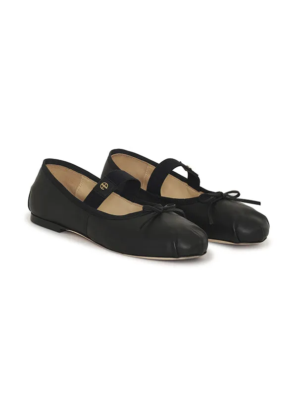 Jolie Flats in Black