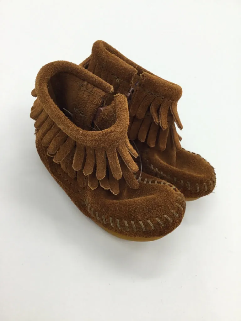 Minnetonka Child Size 2 Toddler Brown Moccasins